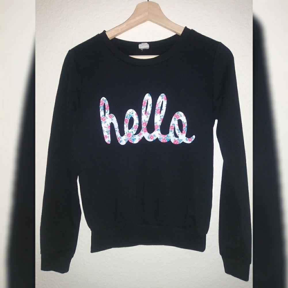 Black lightweight sweater "hello"